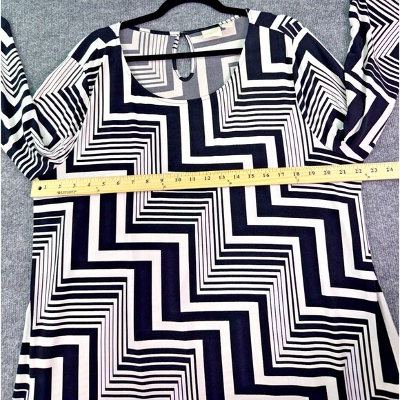 Chicos 3 Black White Geometric Asymmetrical Tunic Top 3/4 Sleeve Stretch - Picture 5 of 14